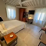 Amirooms Pensión 4*